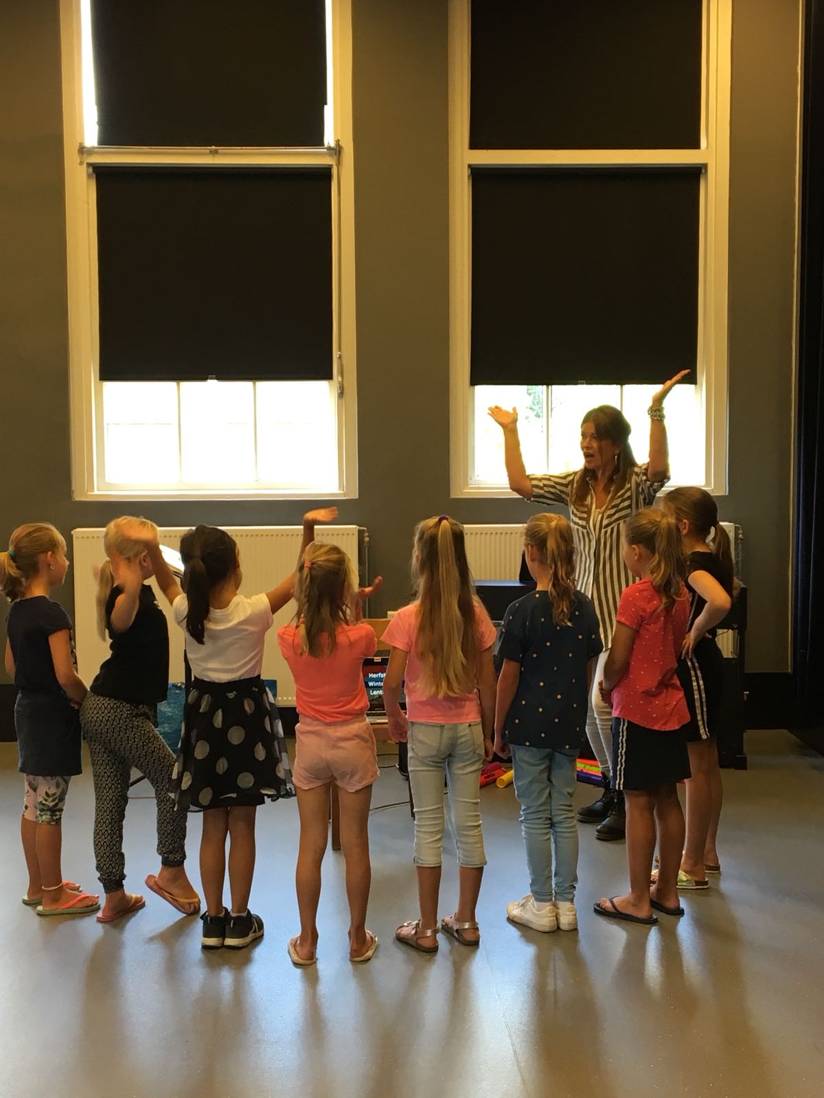 Monique-van-der-Ster-zanglessen-de-Zangfabriek-zangcoaching-kids